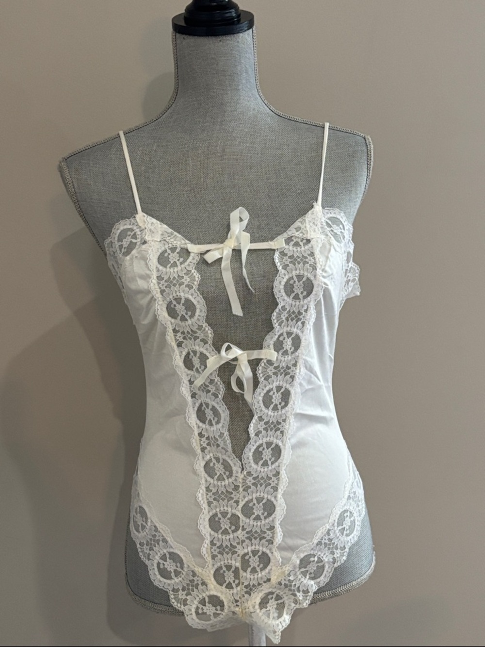 Vintage Avon Fashions ivory Lace Trim Nylon Chemise Bodysuit size small
